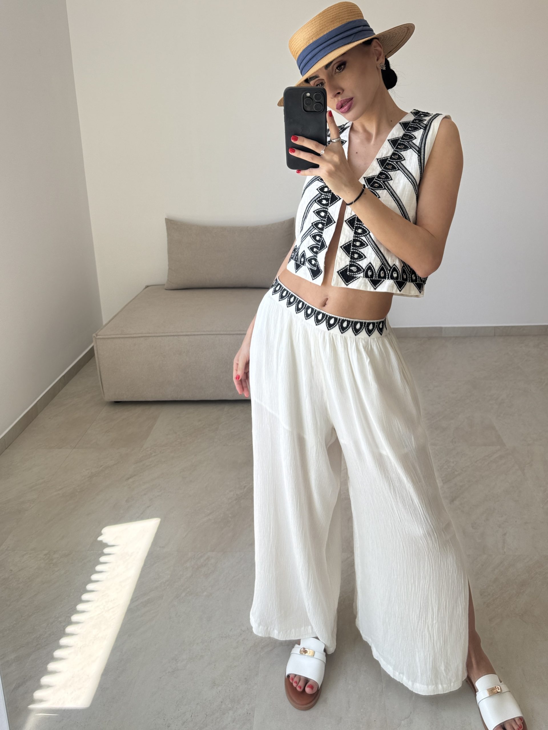 IMG_2908 Curacao Cropped Pants - Image 1