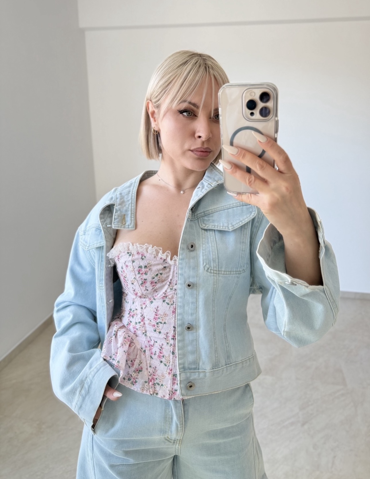 Screenshot Lara Denim Jacket - Image 1